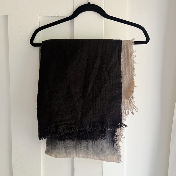 Aritzia Wilfred Blanket Scarf - Picture 5 of 8